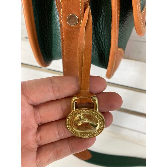 DOONEY & BOURKE MEDIUM GREEN LEATHER VINTAGE CROSSBODY BAG - Picture 4 of 16